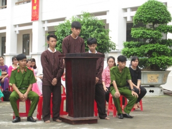 Trường THPT Hùng Vương: tổ chức phiên tòa giả định