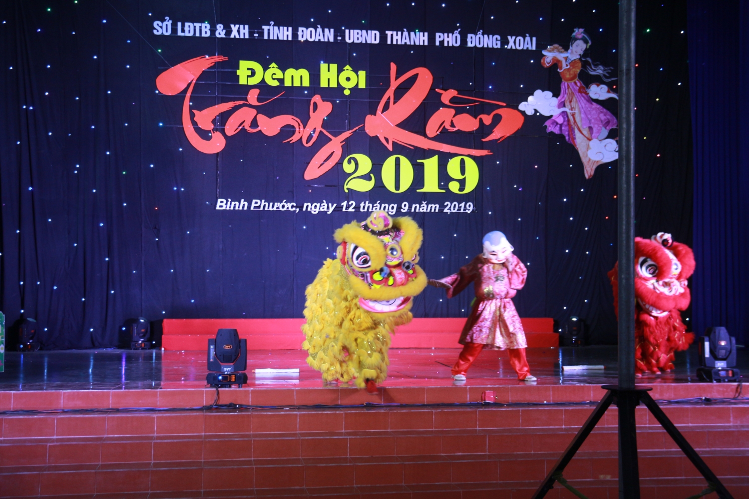 Thiếu niên, nhi đồng Thành phố Đồng Xoài vui Tết Trung thu năm 2019.