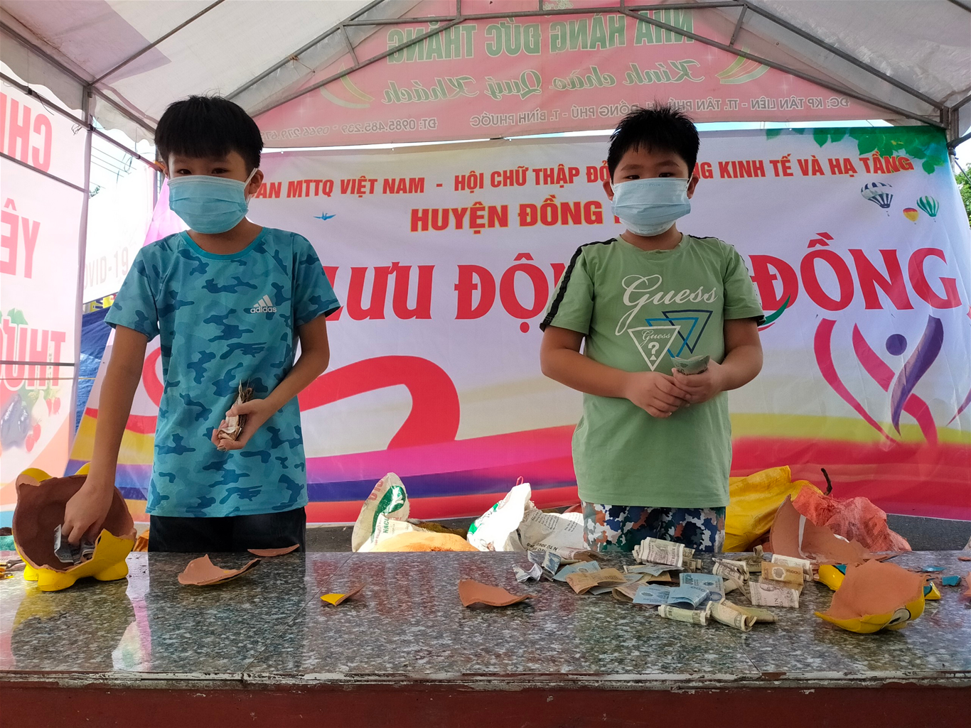 Bình Phước: Hai cháu nhỏ ủng hộ gần 10 triệu đồng cho người khó khăn do dịch covid 19