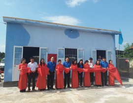 Bàn giao công trình thanh niên cho UBND xã Hòa Hội, huyện Phú Hòa, tỉnh Phú Yên.